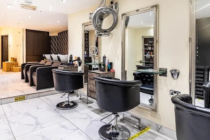 Wash area with reclining chairs